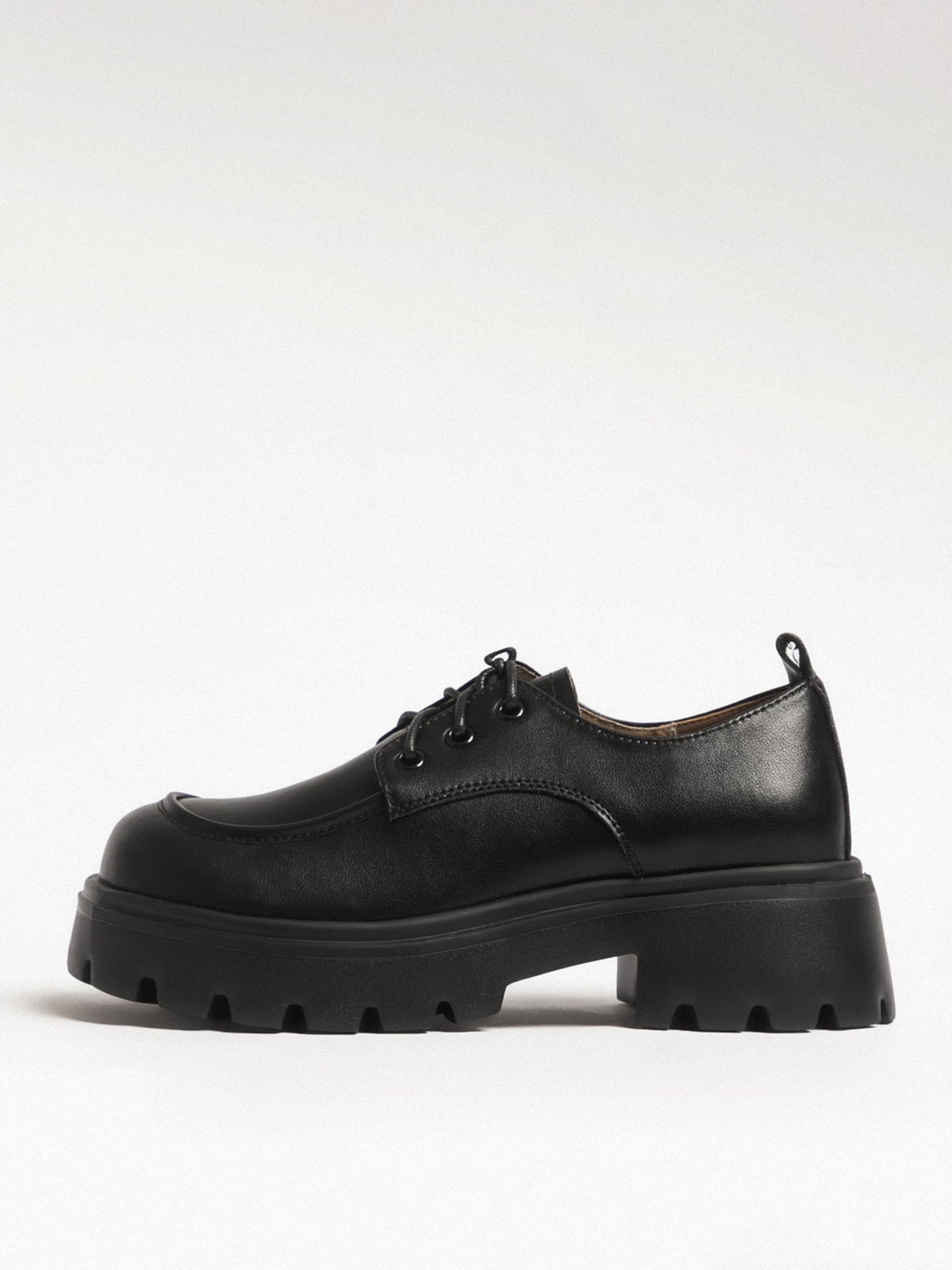 Women's leather shoes