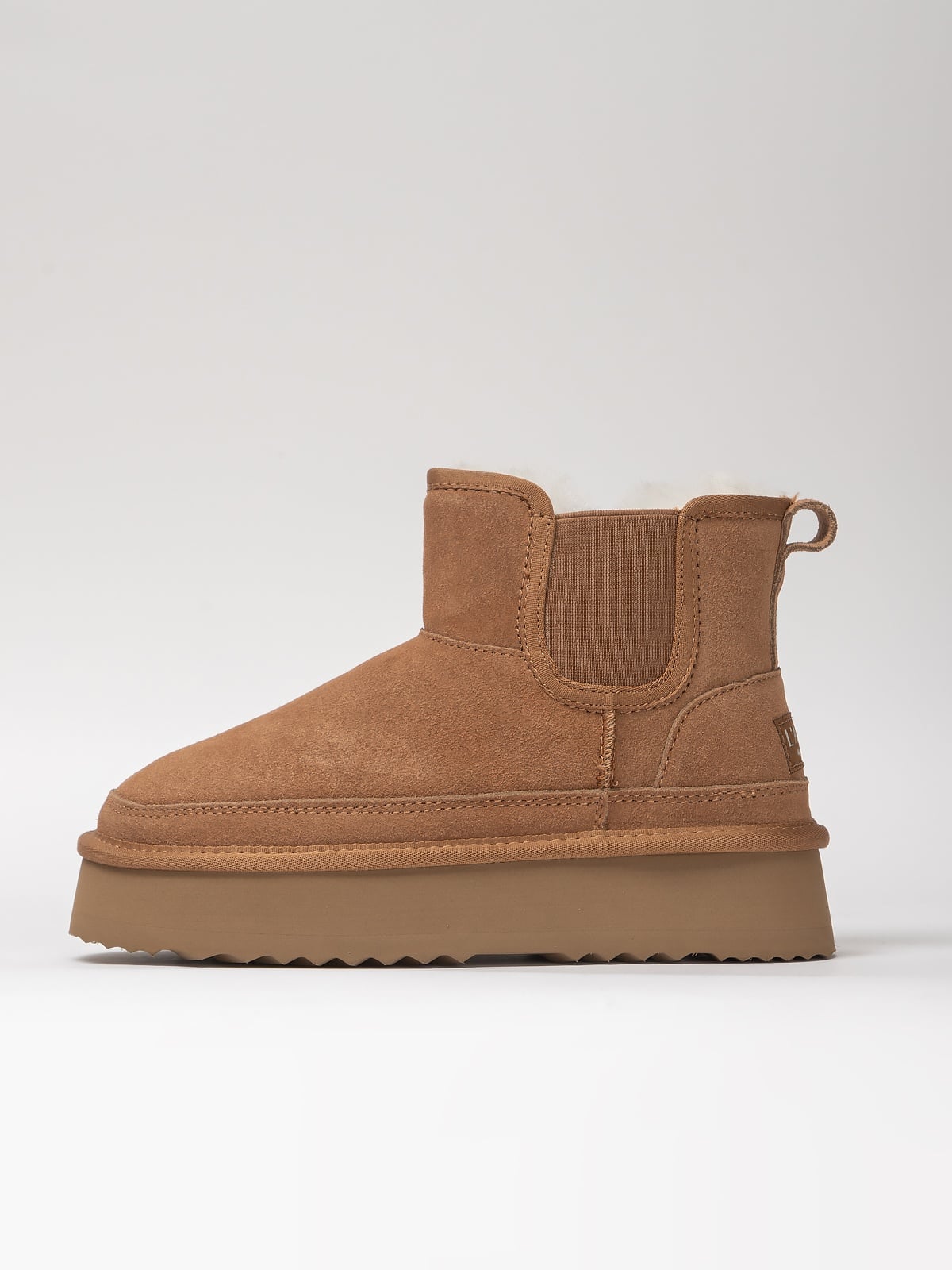 Women's leather boots with insulation