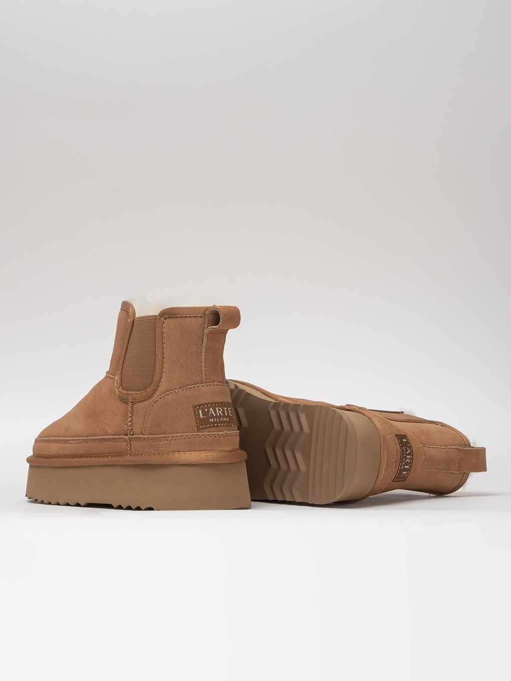 Women's leather boots with insulation