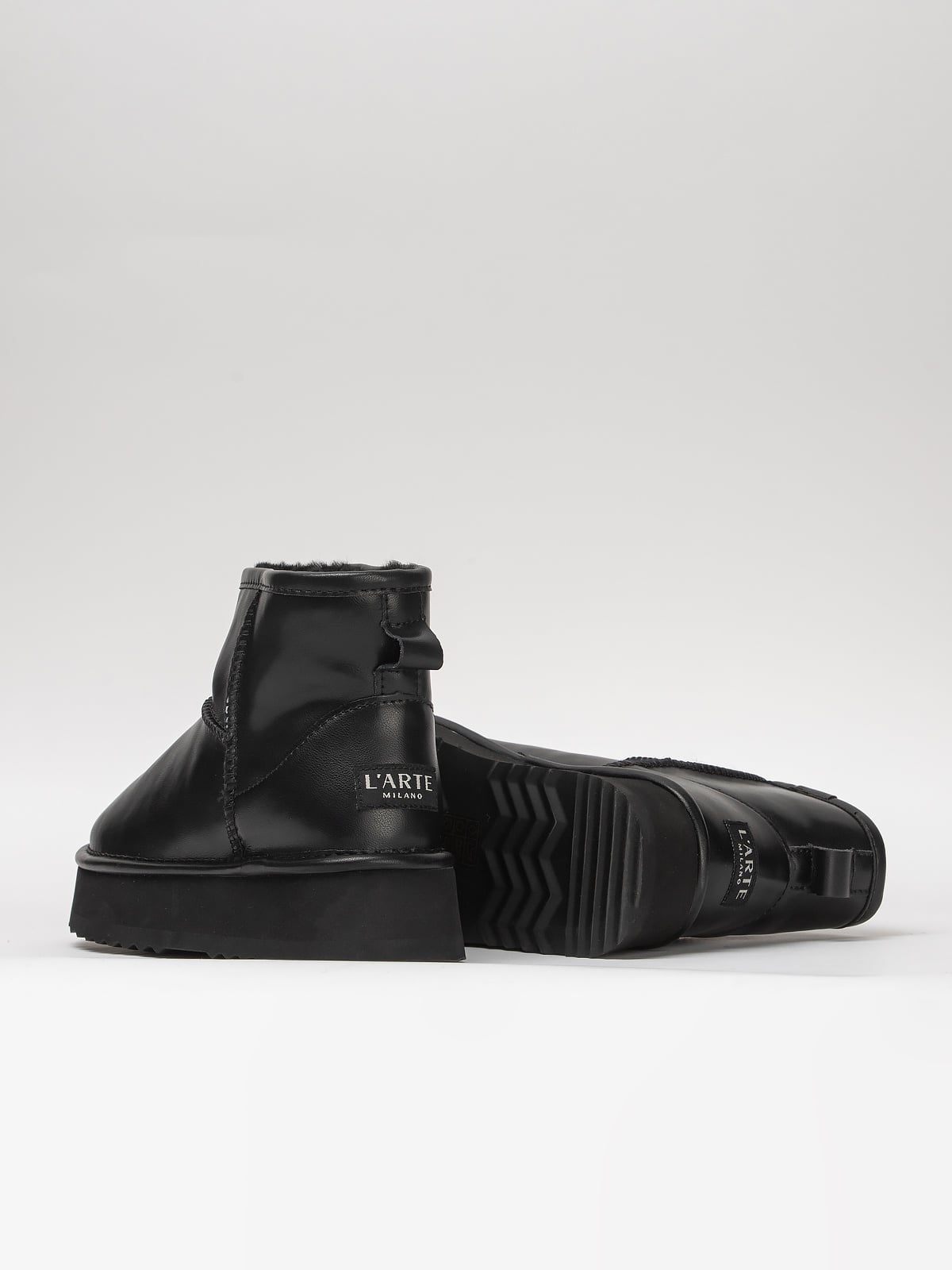 Women's leather boots with insulation